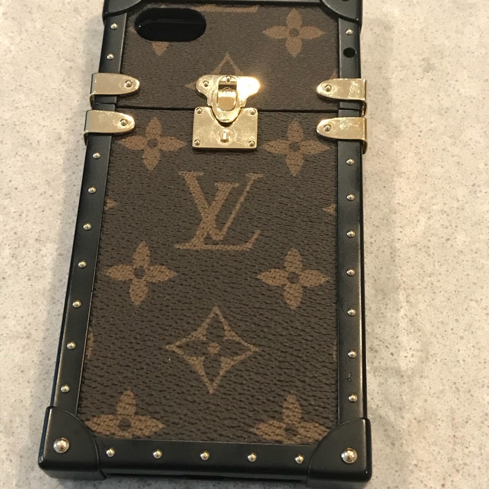 Authentic Louis Vuitton iPhone 7 case. - Picture 7 of 8